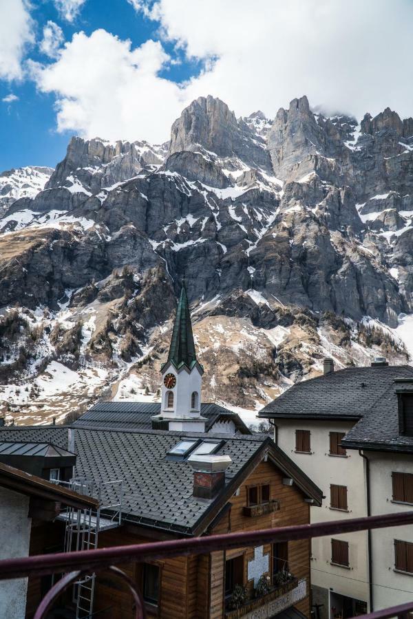 Weisses Roessli Hotel Leukerbad Buitenkant foto